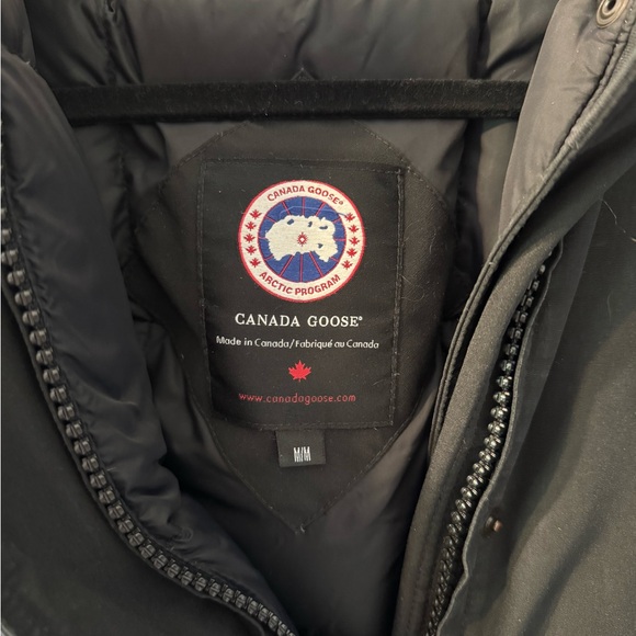 Canada Goose Woman’s Black Puffer Jacket - Picture 7 of 7